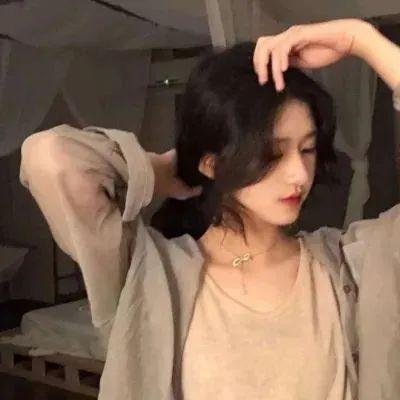 穿成侯府老夫人我一拖三救全家